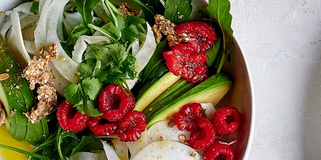 Salade à l’avocat, aux framboises et au fenouil
