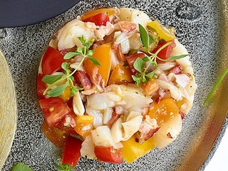 Tartare de homard au trio de tomates cerise et à l’origan