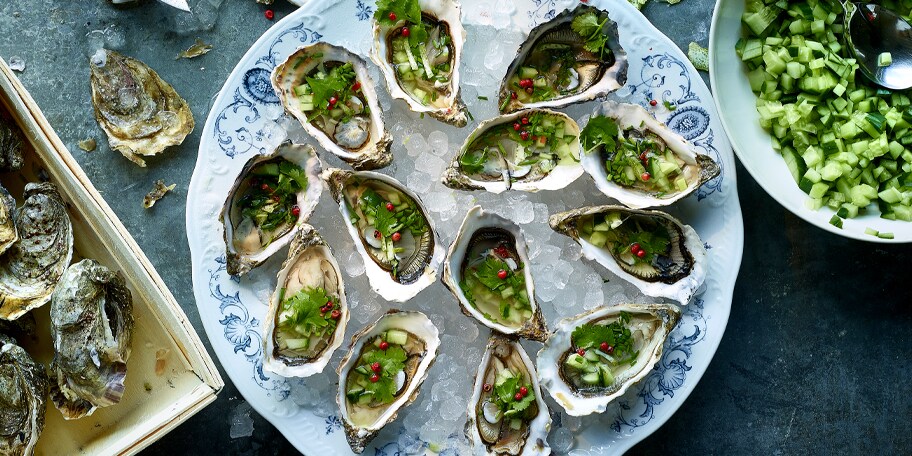 Huîtres et salsa de concombre au gin
