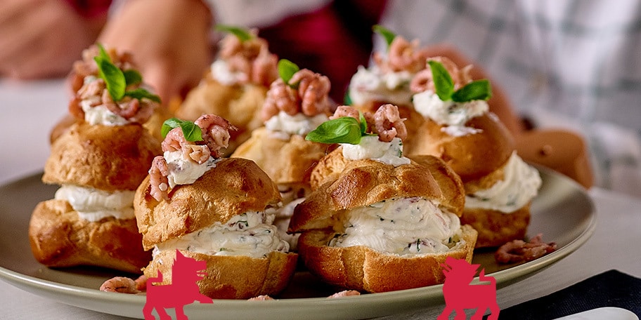 Petits choux aux crevettes grises et au fromage frais