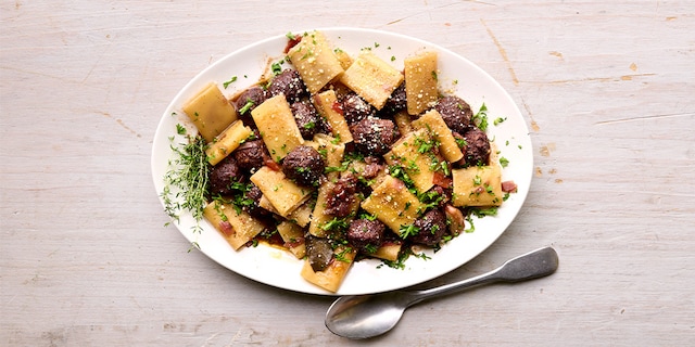 Pasta met ragout van hertenballetjes