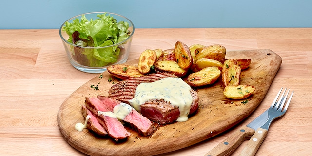 Gegrilde chateaubriand met driekleurige sla en makkelijke bearnaisesaus