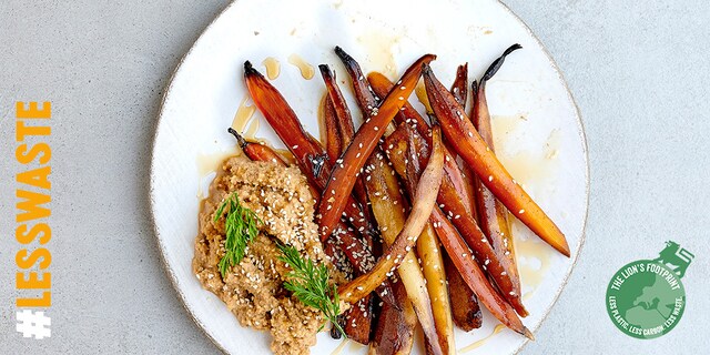 Légumes-racine rôtis en croûte de marc de café, salsa de noisettes