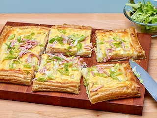 Hartige taart met asperges, ham en ricotta