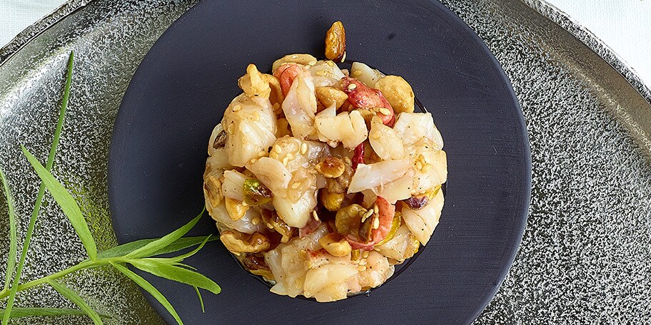 Tartaar van kreeft met nootjes, sesam en sojasaus