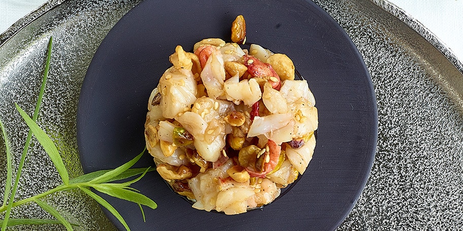 Tartaar van kreeft met nootjes, sesam en sojasaus