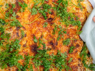 Gratin de boulettes de poulet au cerfeuil et aux petits pois