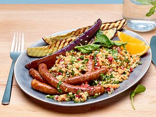 Merguez met gegrilde aubergine en taboulé van bulgur