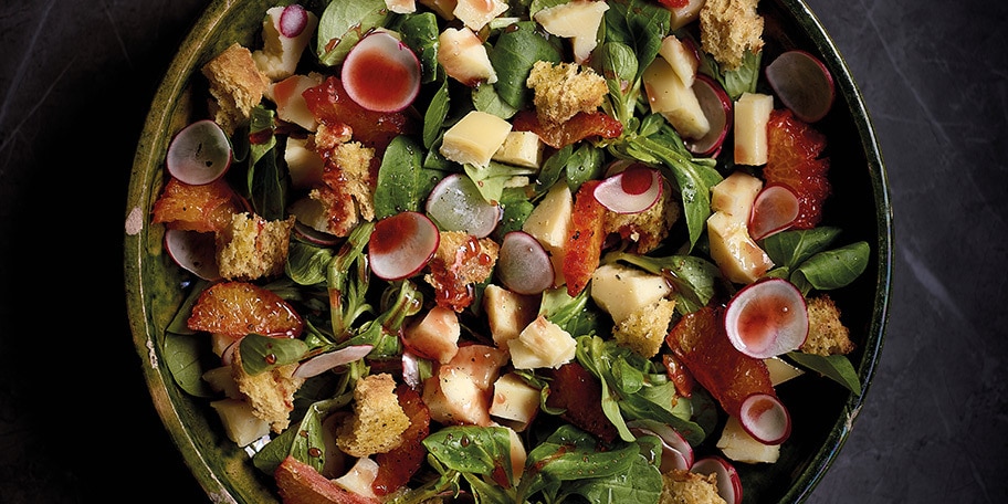 Salade met Beaufort en gekonfijte sinaasappel