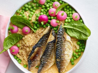 Quinoarisotto met fijne groentjes en gegrilde makreelfilets