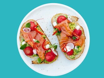 Toast à l'avocat et au saumon
