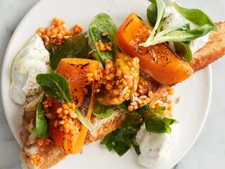 Zeetong meunière met geroosterde butternut, spelt, linzen en verse kaas met mosterd door Seppe Nobels