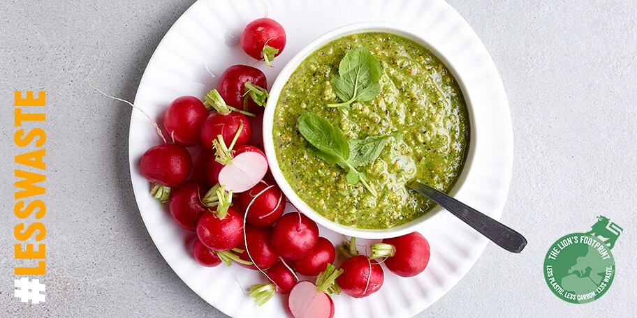 Radis au pesto de fanes, pistaches et manchego