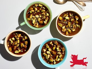 Crèmes dessert au chocolat et aux pistaches caramélisées