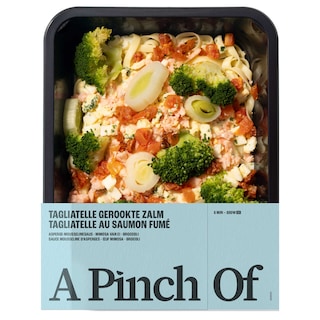 A pinch of | Tagliatelli | Sauce asperges | Saumon fumé 
