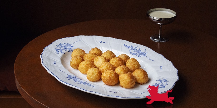 Pommes dauphine met goudasaus