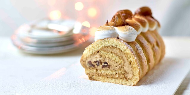 Kerststronk met espresso, meringue en geglaceerde kastanjes