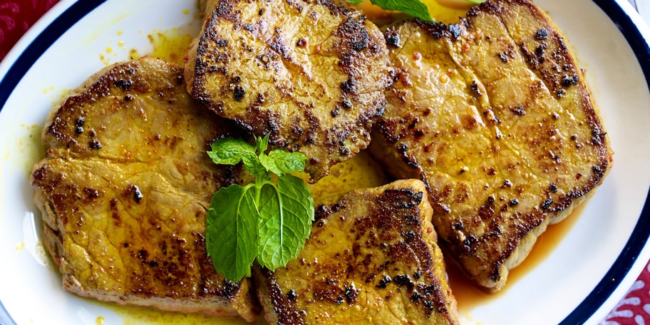 Steaks à l’indienne et raïta à l’ananas