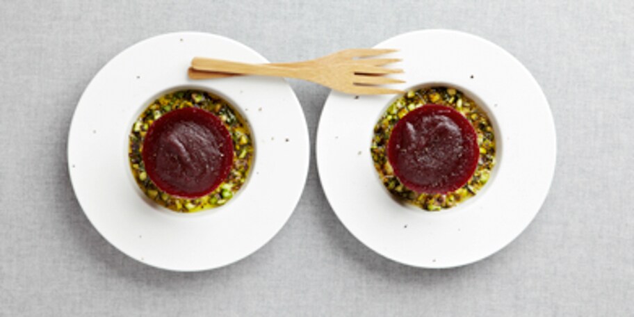 Gelei van rode biet en pistache-saus
