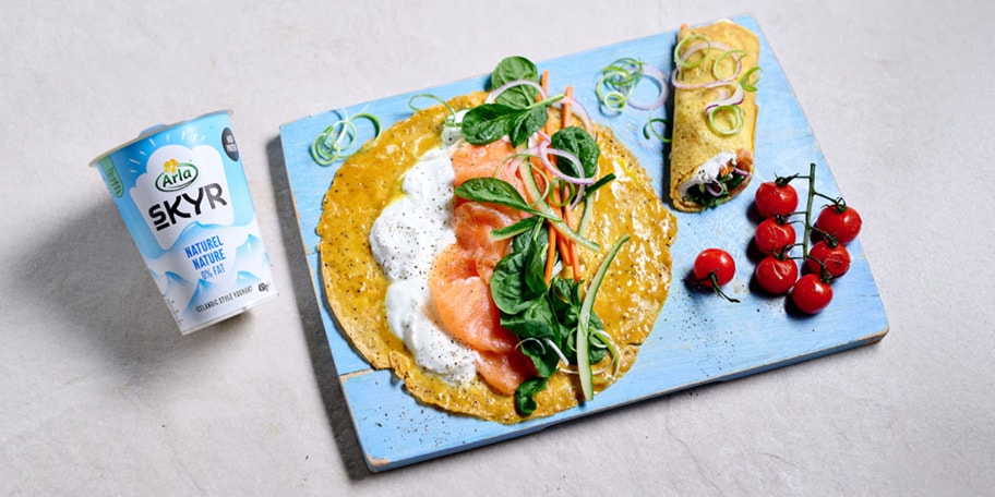 Egg rolls au Arla Skyr nature, saumon fumé et épinards