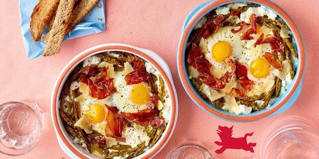 Oeufs cocotte aux asperges et jambon de Parme