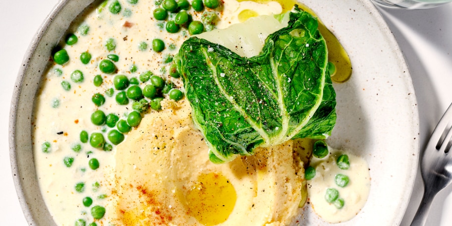 Cabillaud en feuilles de chou et beurre blanc aux petits pois