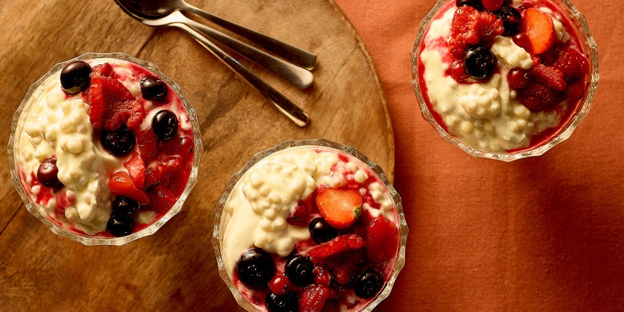 Couscous perlé façon riz au lait à la crème anglaise et aux fruits rouges