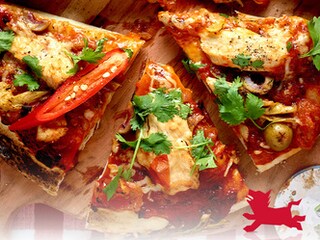 Pizza arrabbiata met kip
