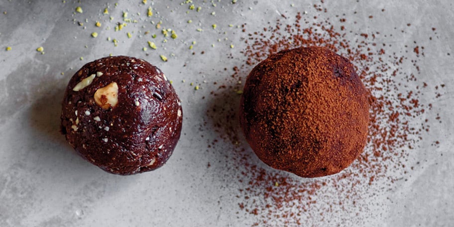 Power balls met dadels, cacao en amandelen