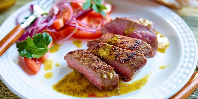 Marokkaans gekruide Lamsfilet, saus met koriander en harissa