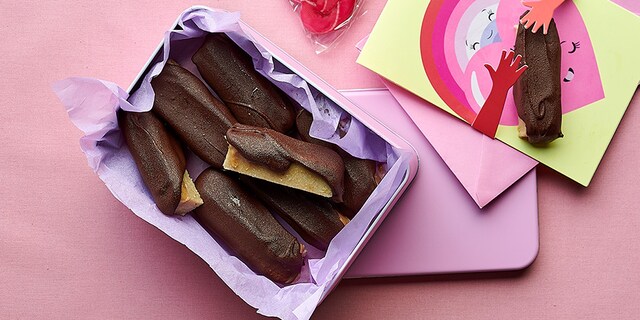 Repen van dadelkaramel, haverkoek en chocolade