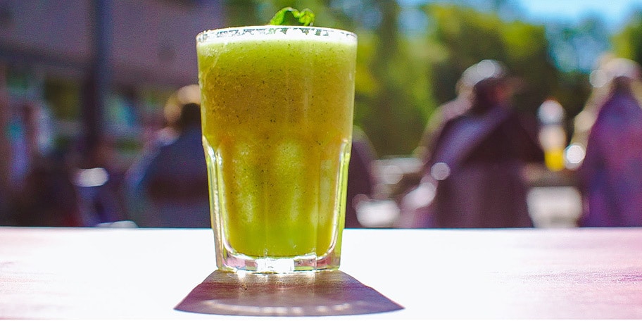 Breakfast shake: Smoothie met komkommer, citroen en munt