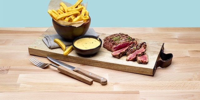 Steak met bearnaisesaus en verse frieten Plat National