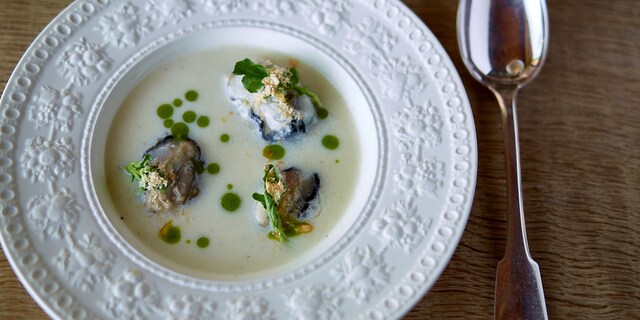 Knolseldersoep met oesters