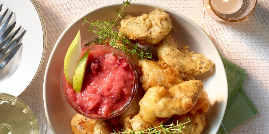 Kalkoenbeignets met peren-veenbessenchutney