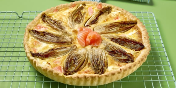 Quiche aux chicons, feta et saumon fumé