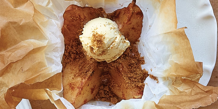 Papillot met peer en bruine rum