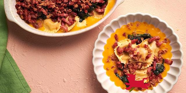 Ravioli met butternutcoulis, spinazie en spekblokjes
