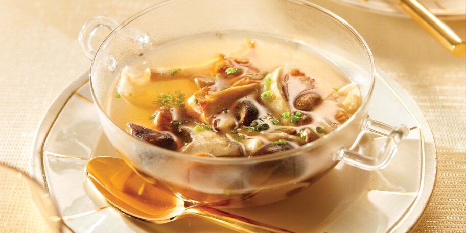 Consommé de champignons des bois