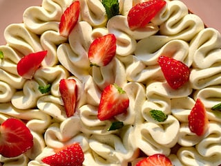 Aardbeientaart met witte chocolade en vanilleganache