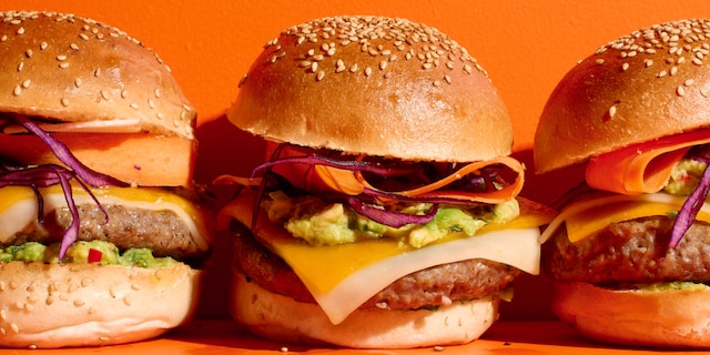 Double cheeseburger met groenten