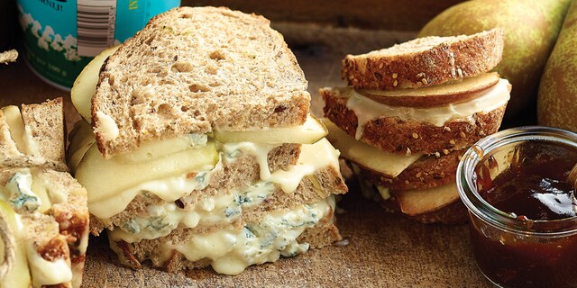Pain gris bio aux poires et gorgonzola