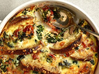 Zoute broodpudding met Averbodebrood, ham en spinazie