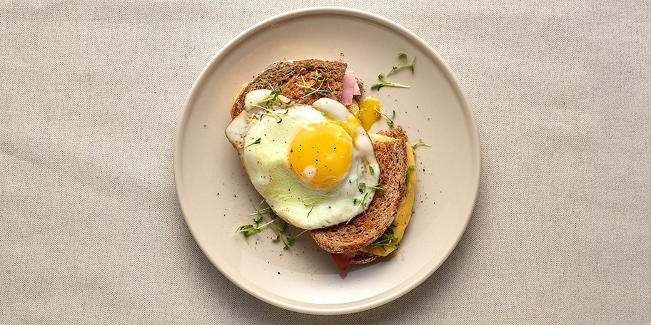 Croque madame au pain Averbode et fromage