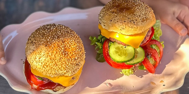 Burgers au barbecue pour les enfants
