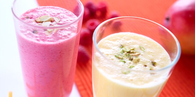 Lassi met fruit en honing