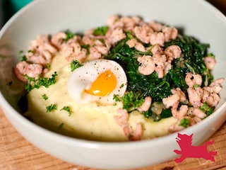 Purée aux crevettes grises, épinards et œuf mollet