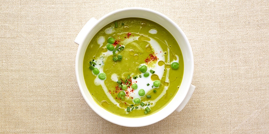 Soupe de petits pois au lait de coco et au curry