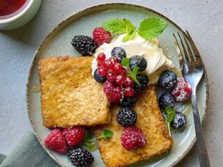 Verloren brioche met mascarpone en rode vruchten