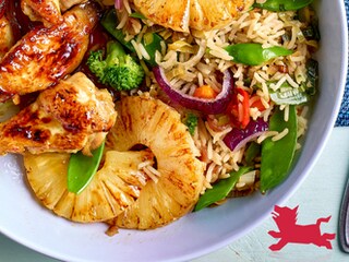 Ailes de poulet caramélisées et riz sauté à l’ananas